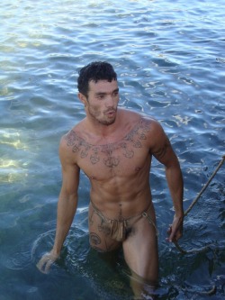 808kingdee: aieaguy:  Loui, our guide to skin diving in Tahiti… all geared up for action.  Yes please 