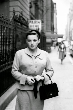 wehadfacesthen:  Judy Garland, New York City,