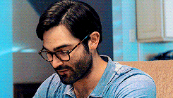 stiilesstilinski:Tyler Hoechlin + the dorky glasses 