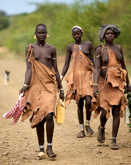 Ethiopian Bodi woman, by Ingetje Tadros.