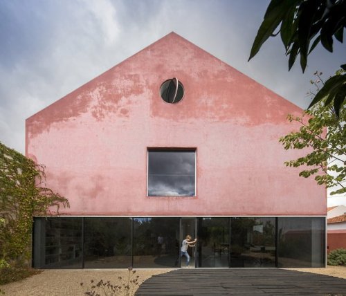 Extrastudio - Red House.  Vendas de Azeitão, Portugal. 2011-2016 Budget: € 220.000