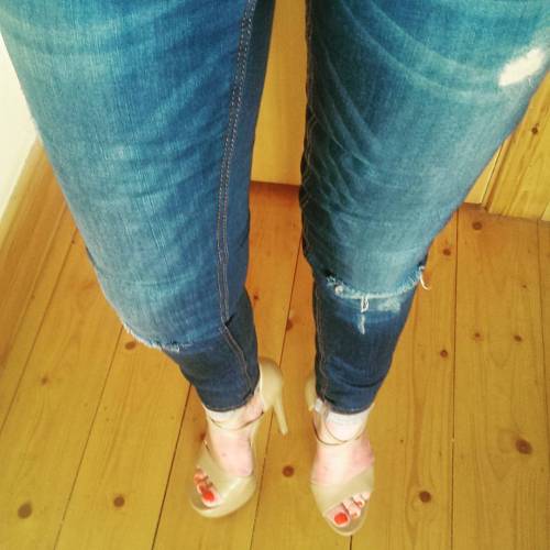 #weekend #sundays #sundaystyle #shoestyle #shoefashion #sandals #denim @kurtgeiger #jeans @zara