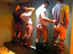 texasfratboy:  bros that piss together, stay
