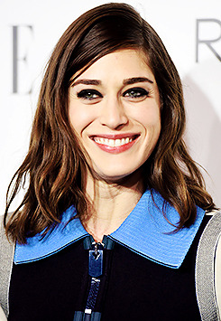 paulapell:  Lizzy Caplan attends ELLE’s 21st Annual Women in Hollywood Celebration at the Four