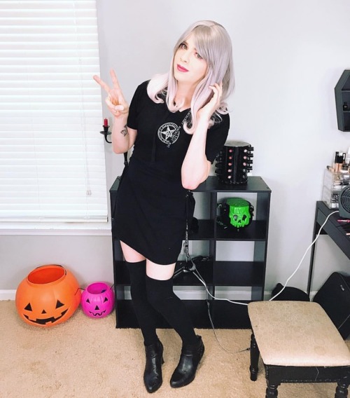 11 days till my bday , I’m so excited , also collecting all the spooky things , also thanks to