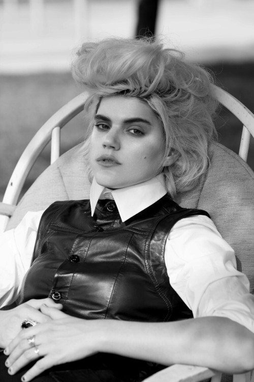 Issue Magazine ft. SoKo - OPUS beauty by Isaac Sterling