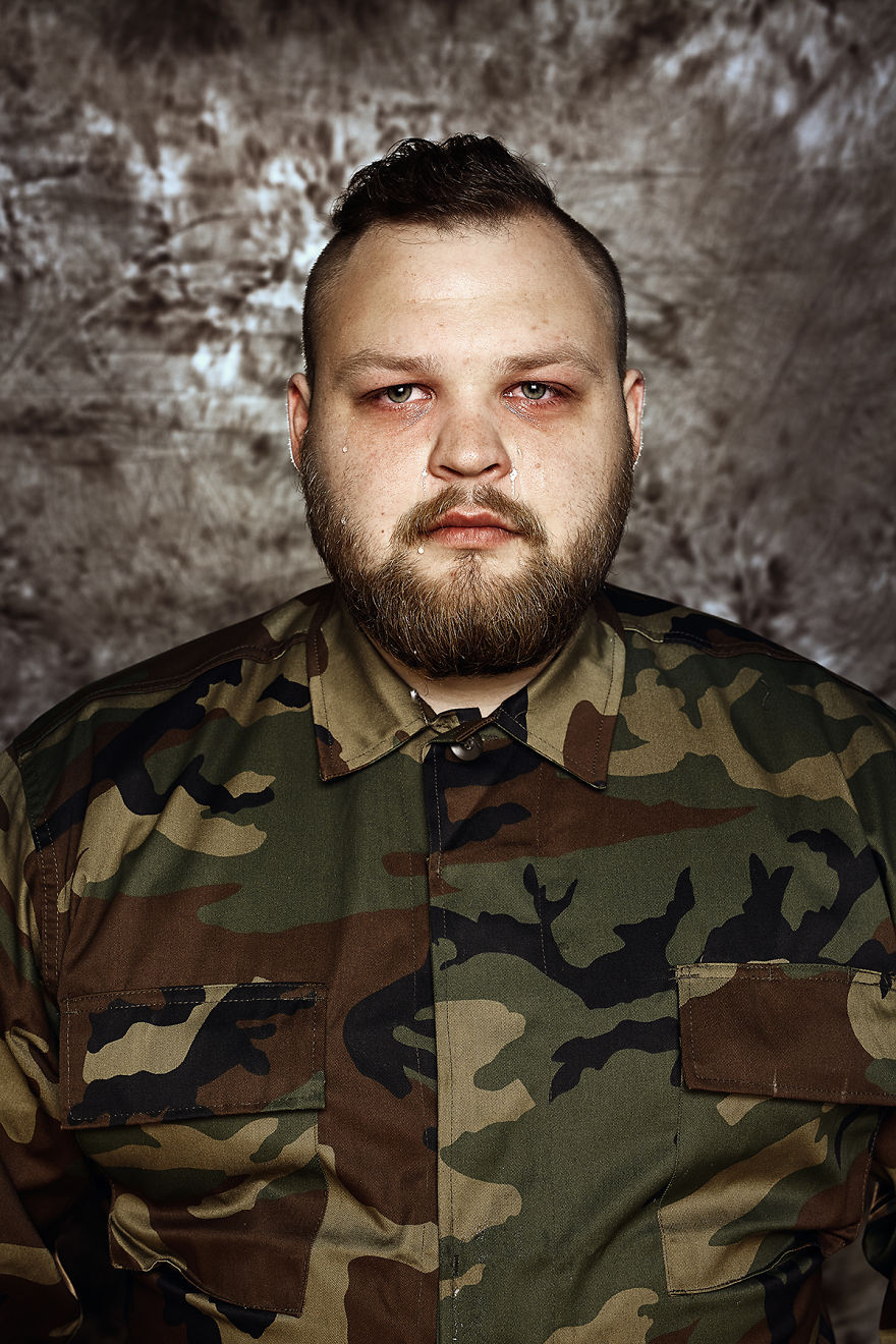 boredpanda:    Powerful Portraits Of Men Reacting To New Mandatory Army Draft In