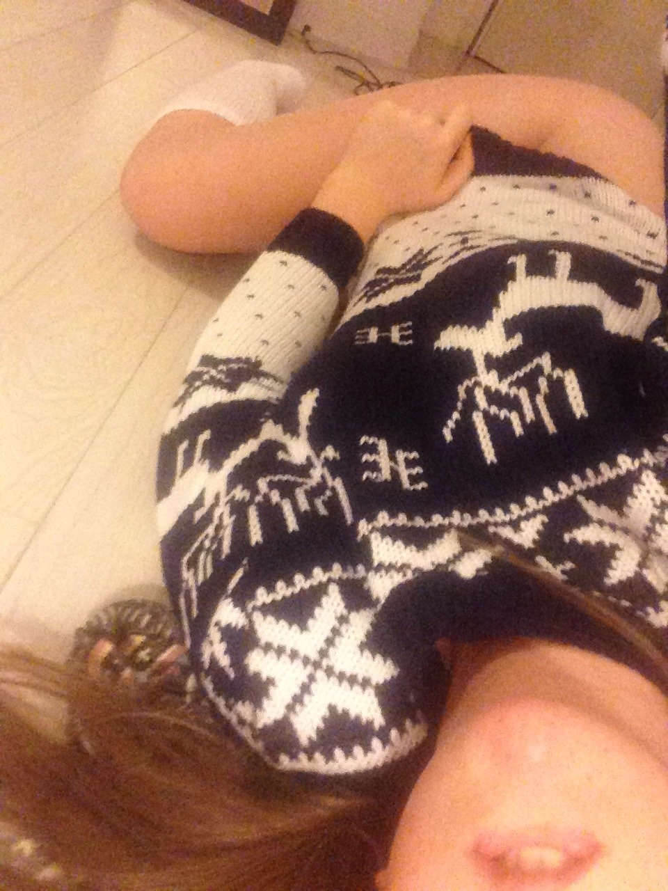 desperatebombshell:  Merry Christmas everybody! From me and my semi nude body and