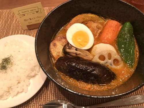 moznohayanie:  旅先で食べたスープカレーに憧れて何度も作った結果、我が家ではこのレシピに落ちつきました。大根おろしが決め手🍛大根おろしは思いつかなかった！ 寒い夜にあたたまりそう💕