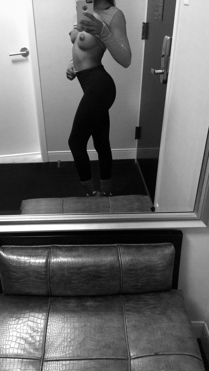 chrisssyyythings:  gettin fit 😉😏