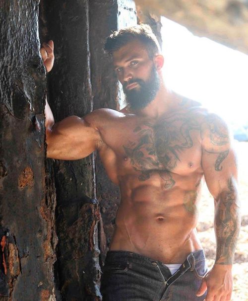 whitepapermuscle:  Tristan James