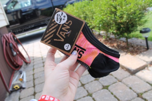 p1nky-swear:  vans socks o yea