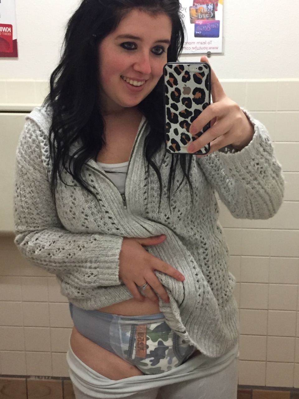 diaperboyrobbie:  Its cute when girls wear boys pull ups. :3