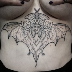 mattbuck:  Started my first underboob today on the tittastic @betttiepaige who still can’t decide if she wants to finish this in color or black &amp; gray. What do you guys think?  #underboob #underboobtattoo #battattoo #bewbs