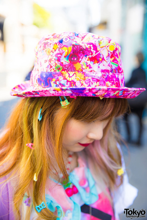 Sakura Pluto and Miii on the street in Harajuku. Sakura is wearing a kawaii style featuring items fr