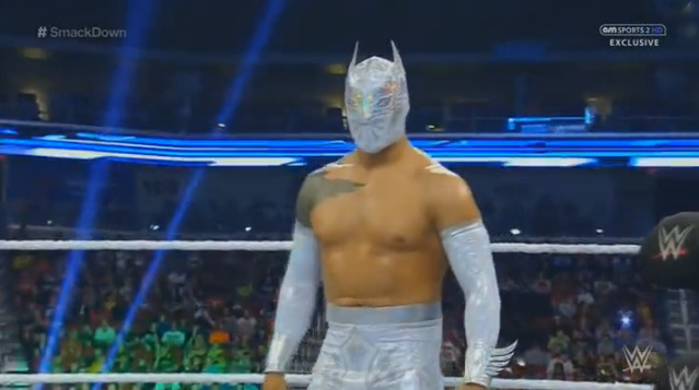 lambchopviking:  sin cara looks like emma frost meets batman in this attire and i’m
