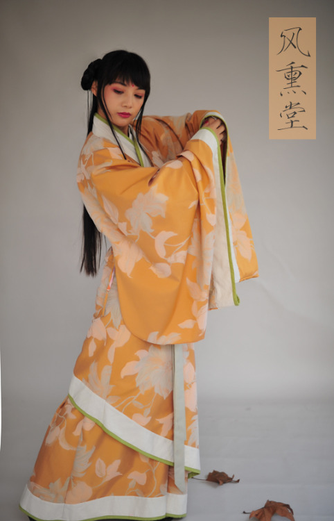 traditional chinese fashion, hanfu. type: quju. 风熏堂