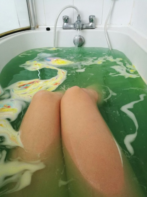 kiiss–mee:  Bath bombs are great, you can properly feel like a mermaid in a lagoon with the rainbow water ~Silver