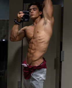 musculargodsamongmen: kyle kuznik  