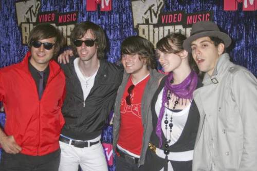 Someone Please Find The Full Performances OfChurch Of Hot Addiction AndBring It (Snakes On A Plane) WITH