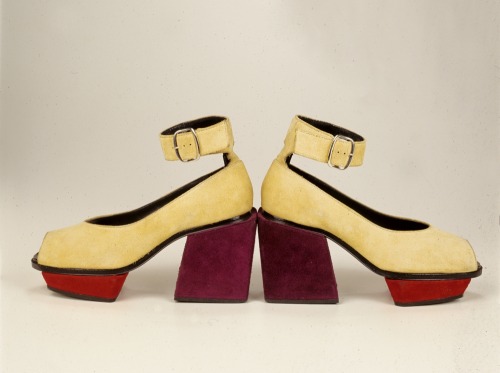 Attention Shoe Lovers! TODAY Elizabeth Semmelhack, shoe historian (your dream job, right?) and Senio