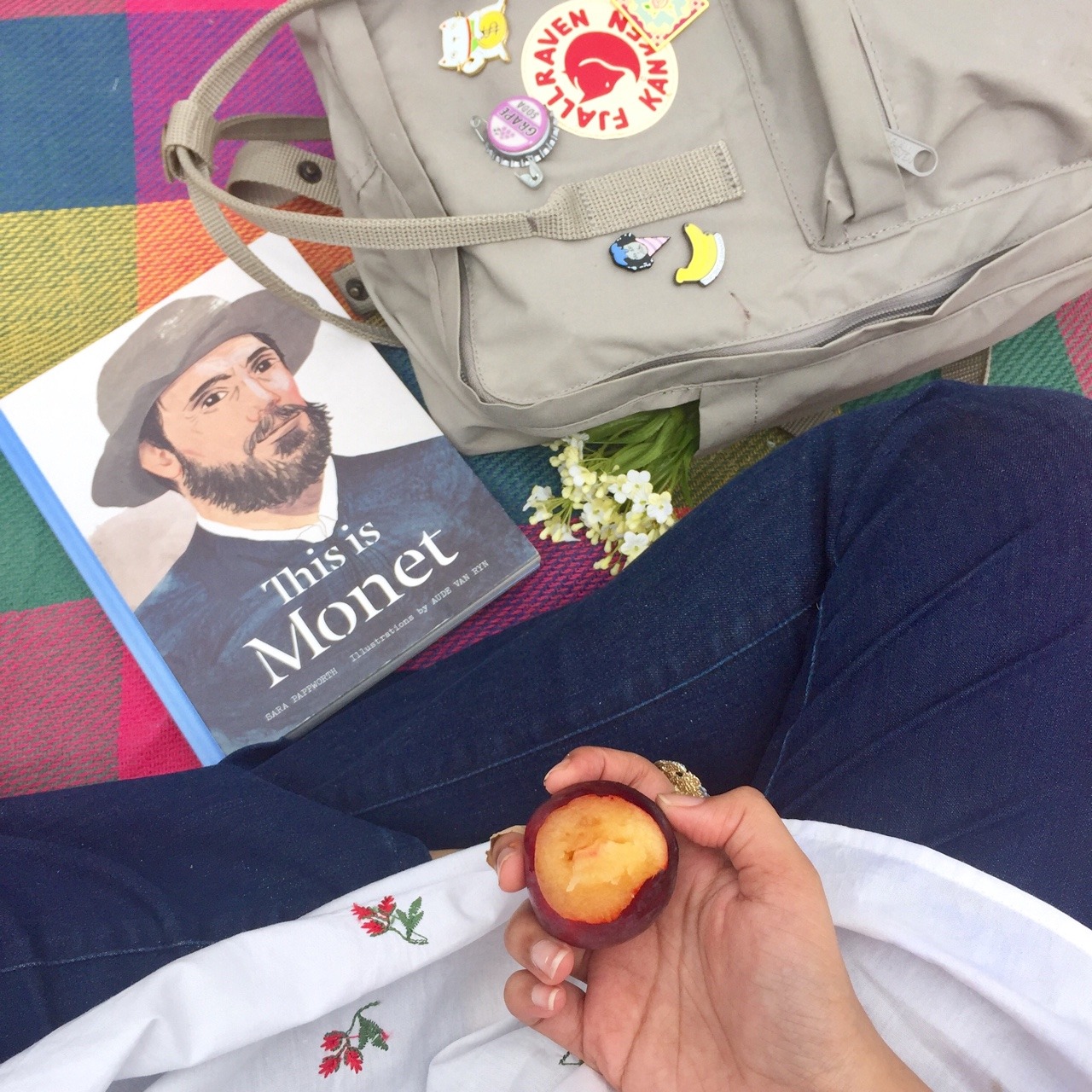 pinklipsandrosycheeks: Eating fruits and journaling by the beach 