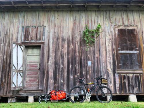 biketourings:Ready to #shoplocal and #optoutside for #blackfridayshopping I got a twofer :-)  #cargo