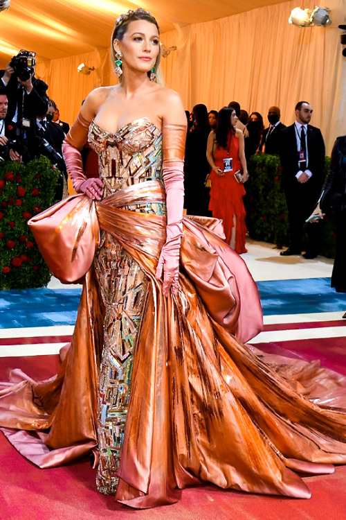 atomicwinter:BLAKE LIVELY arrives for the 2022 Met Gala at the Metropolitan Museum of Art on (May 2)