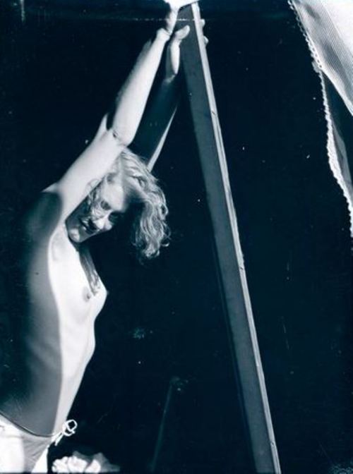 madivinecomedie: Man Ray Man ray. Lee Miller vers 1930 Via RMN View Post