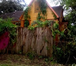 Fairykiid:  I Was Riding My Bike Home And I Passed This Lovely Little House  