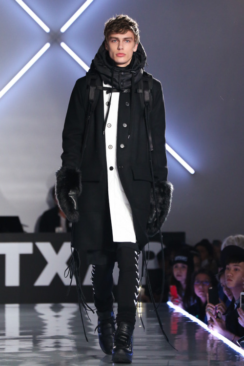 model-hommes:Marc Schulze for Onitsuka Tiger x Andrea Pompilio F/W 2015-16 Tokyo.