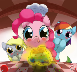 madame-fluttershy:  mnnnn rainbow muffin~~~!!!