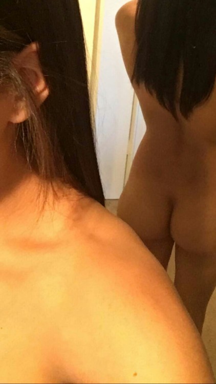 mr-cali-green:  Submitted by naturalcouple.tumblr.com I love how natural and beautiful her body is. Go follow them @naturalcouple