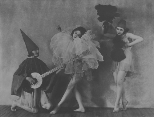 mamasaid10:  Soichi Sunami Martha Graham dancers 1920 