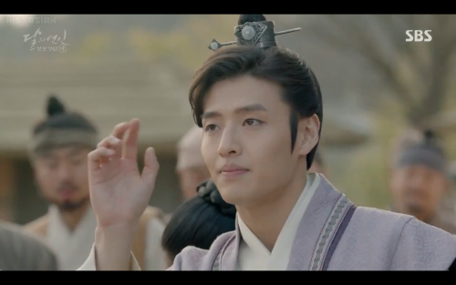 onceuponachippedteacup:wang wook flirting guide 101* sees girl you like* girl waves* waves back* get