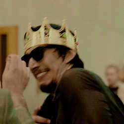 shredsandpatches:kylojedikiller:Adam Driver as the cutie with a crown.@harkerling I feel like this i