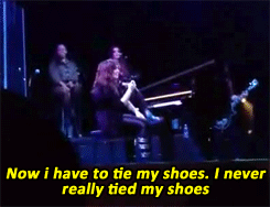 demildreams:  Demi tying her shoes on stage. 