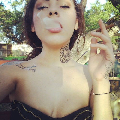 holdingthesesamescrews:  “from tha hood so she luv to blaze…that purp” 