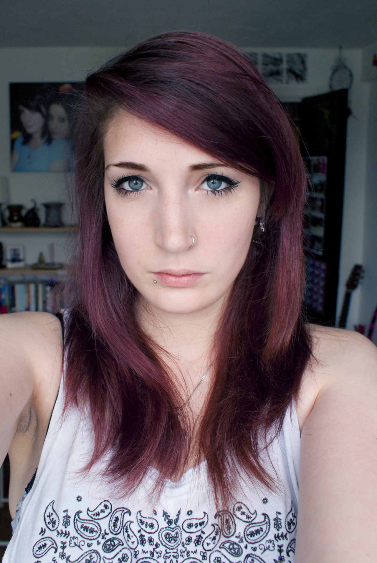 purplehaiz:  i got bored cos i was up 5 hours earlier than i need to be &gt;:(