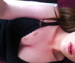 anothersh0tatlife:  I miss my boobie hickeys.