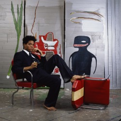 cinemacarpet:Jean-Michel Basquiat in his studio, 1985. Photo by Lizzie Himmel.