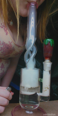 weedstop:  overidealism:  new bong as a congratultions you made it through a year of work  this is adorable how have i never seen this photo? 