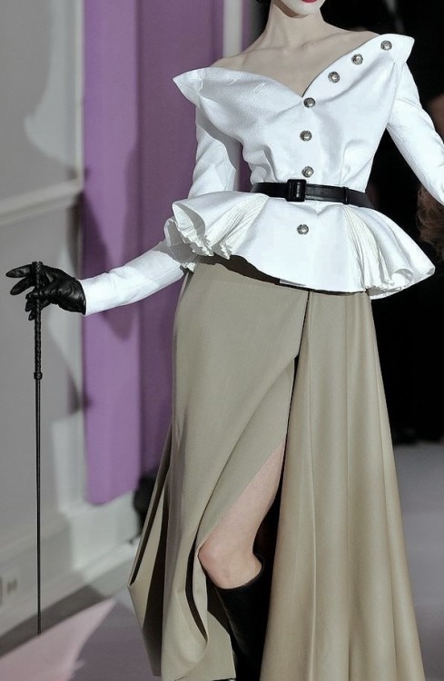 gallianoactone: Christian Dior Couture by John Galliano SS 2010