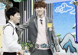 ohbaekhyuns: when you’re trying to dance to growl but chanyeol be like…