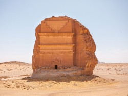 monolithzine:A photo of the Qasr al-Farid in Saudi Arabia taken by Tomasz Trześniowski