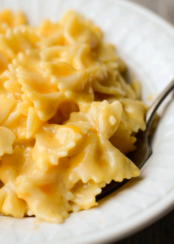 verticalfood:  Stovetop Macaroni and Cheese from Scratch 