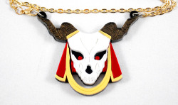 clinkorz:  My Elias head necklace is now