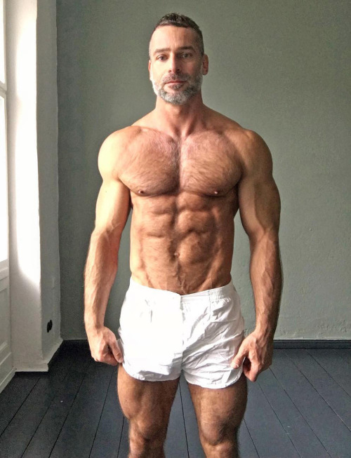 billyraysorensen:  Daddy Dirk – suck a DILF … 