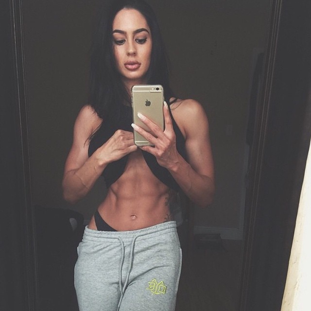 musclegirlsinmotion:  @bossgirlscertified : Stay snug in the @apparel_dye women’s