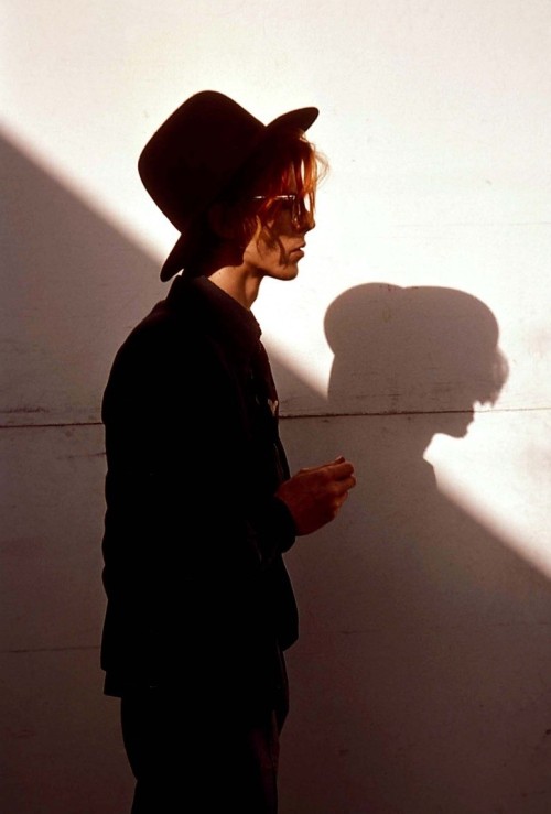 bowiegrinningsoul: David Bowie on the set, new Mexico, summer of 1975 [x] 